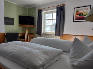 Postel nebo postele na pokoji v ubytování Hotel Zum Poppschen Gut