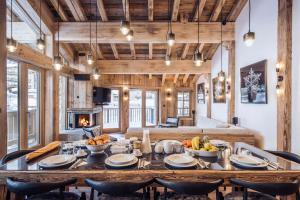 a dining room with a table with fruit on it at Madame Vacances Chalet Atacama in Le Fornet