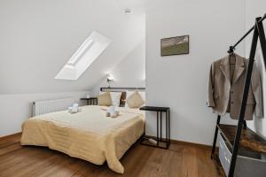 a bedroom with a bed in a room with white walls at Casa Industrial: Design, Nespresso, Flughafennähe in Freising