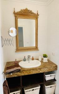 a bathroom with a sink and a mirror at Villa muy cerca de la Playa. in Tías