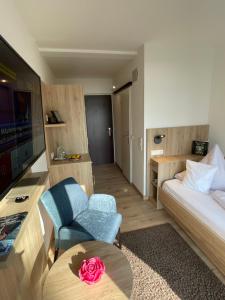 Postel nebo postele na pokoji v ubytování Iris am See garni