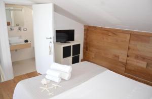 Un pat sau paturi într-o cameră la Deliziosa Villetta
