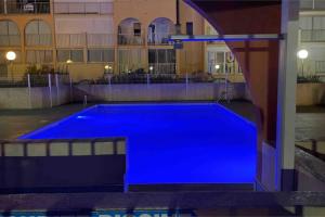 Bazén v ubytovaní Charmant appartement à deux pas de la plage alebo v jeho blízkosti