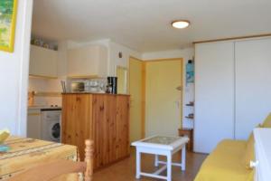 Kuchyňa alebo kuchynka v ubytovaní Charmant appartement à deux pas de la plage + 14 fotografií