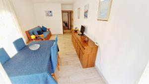 TV a/nebo společenská místnost v ubytování Apartamentos Navarra 08 Familidays