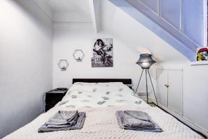 Gallery image of Pass the Keys Artistic stylish apartment in Southend The Loft in Westcliff On Sea
