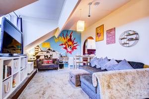 Gallery image of Pass the Keys Artistic stylish apartment in Southend The Loft in Westcliff On Sea