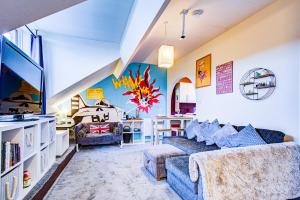 Gallery image of Pass the Keys Artistic stylish apartment in Southend The Loft in Westcliff On Sea