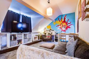 Gallery image of Pass the Keys Artistic stylish apartment in Southend The Loft in Westcliff On Sea