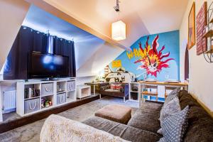 Gallery image of Pass the Keys Artistic stylish apartment in Southend The Loft in Westcliff On Sea