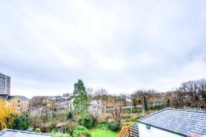 Gallery image of Pass the Keys Artistic stylish apartment in Southend The Loft in Westcliff On Sea