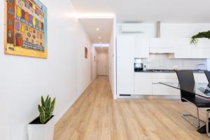 Virtuvė arba virtuvėlė apgyvendinimo įstaigoje Rialto Bridge Luxury apartment