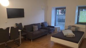 a living room with a couch and a flat screen tv at Apartment Nordbergstrasse in Heilbronn