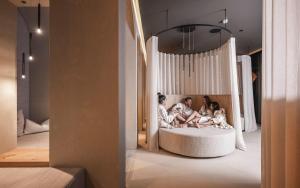 Letto o letti in una camera di Biancaneve Family Hotel