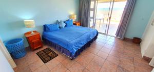 Postel nebo postele na pokoji v ubytování Nomads Nook 8 - 8 Sleeper - Amazing Sea Views!