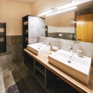 Kúpeľňa v ubytovaní Camping Dreiländereck Blockhütten & Apartments