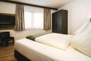 Posteľ alebo postele v izbe v ubytovaní Camping Dreiländereck Blockhütten & Apartments