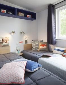 Posezení v ubytování Vacances en Chalet ou Mobil-home chez Camp'in Pirellu