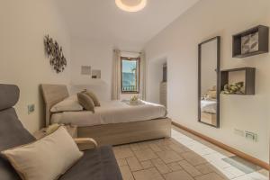 A seating area at Casa Magnolia Varenna