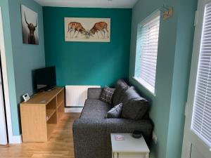 a living room with a couch and a table at Walnut Lodge, Timberland in Martin