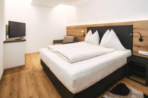 Posteľ alebo postele v izbe v ubytovaní Camping Dreiländereck Blockhütten & Apartments