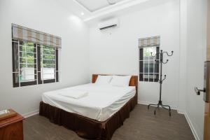 Postel nebo postele na pokoji v ubytování Nhà Nghỉ Ngọc Anh