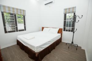 Postel nebo postele na pokoji v ubytování Nhà Nghỉ Ngọc Anh
