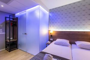 Postel nebo postele na pokoji v ubytování Melrose Hotel