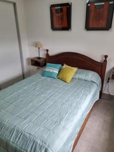 Una cama o camas en una habitación de UMA