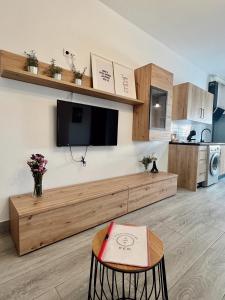 TV a/nebo společenská místnost v ubytování Apartamentos - Naranja