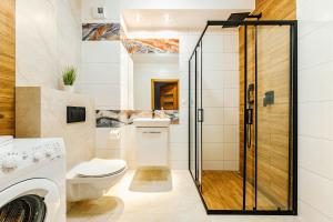 a bathroom with a toilet and a shower at Aparthotel Plac Litewski Premium in Lublin +234 photos