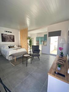 A bed or beds in a room at Villa Residencial El Guaidil