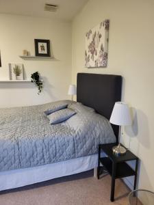 Postel nebo postele na pokoji v ubytování KG SleepOver & Ställplats
