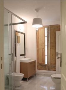 Et badeværelse på Amazing Sevilla Apartamento