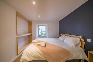 Postel nebo postele na pokoji v ubytování GWEL AR MOR - Jolie maison de charme rénovée proche du port