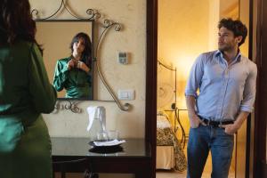a man standing in front of a mirror with a woman at Agriturismo Villa Cefalà in Santa Flavia