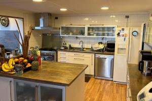 Gambar di galeri bagi Incredible House in front of Strait of Magellan di Punta Arenas