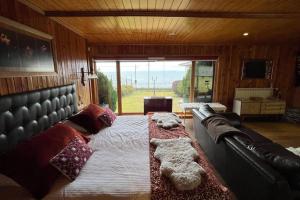 Gambar di galeri bagi Incredible House in front of Strait of Magellan di Punta Arenas