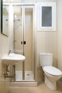 Kúpeľňa v ubytovaní UHC COSTA PINOSMAR APARTMENTS