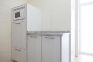Kuchyňa alebo kuchynka v ubytovaní UHC COSTA PINOSMAR APARTMENTS