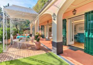 Κήπος έξω από το Villa Mares - sea view, free garage