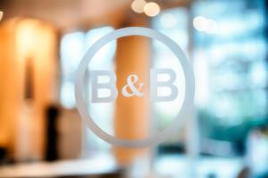 un logo pour un bar et un restaurant dans l'établissement B&B Hotel Aachen-City, à Aix-la-Chapelle