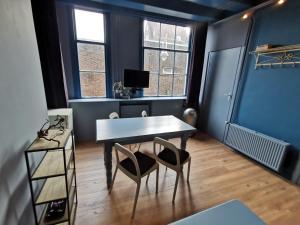 a dining room with a table and two chairs at Nes B&B in Amsterdam