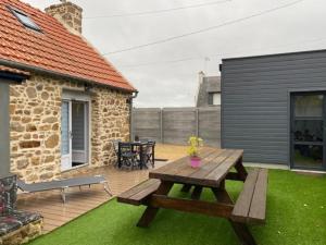 Photo de la galerie de l'établissement Maison de pêcheur et son loft à 300 m de la plage, à Trévou-Tréguignec