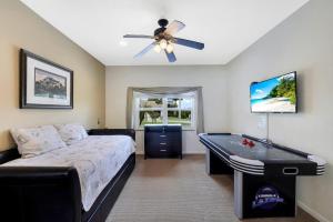 Gallery image of 550 Inlet Drive in Marco Island