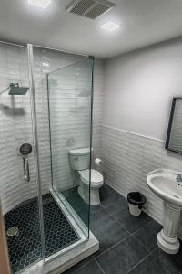 Koupelna v ubytování NY Moore Hostel
