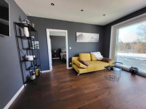 Posezení v ubytování Quartier4 - mit privater Außensauna!