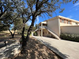 a house with a tree in front of it at Résidence Casa Cintrone in Porto Pollo