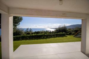 Fotografia z galérie ubytovania Beautiful house with pool 3 terraces and garden v destinácii Fréjus