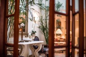 Uma área de estar em Los Tallanes Hotel & Suites